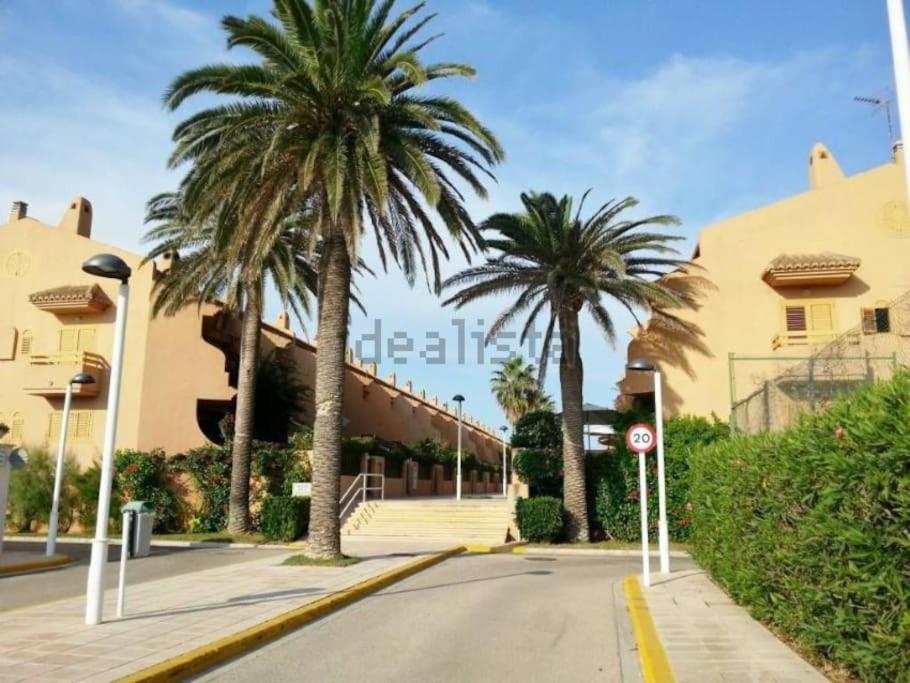 Chalet Adosado En La Playa De El Perellonet Con Piscina, Pista Tenis Valenza Esterno foto