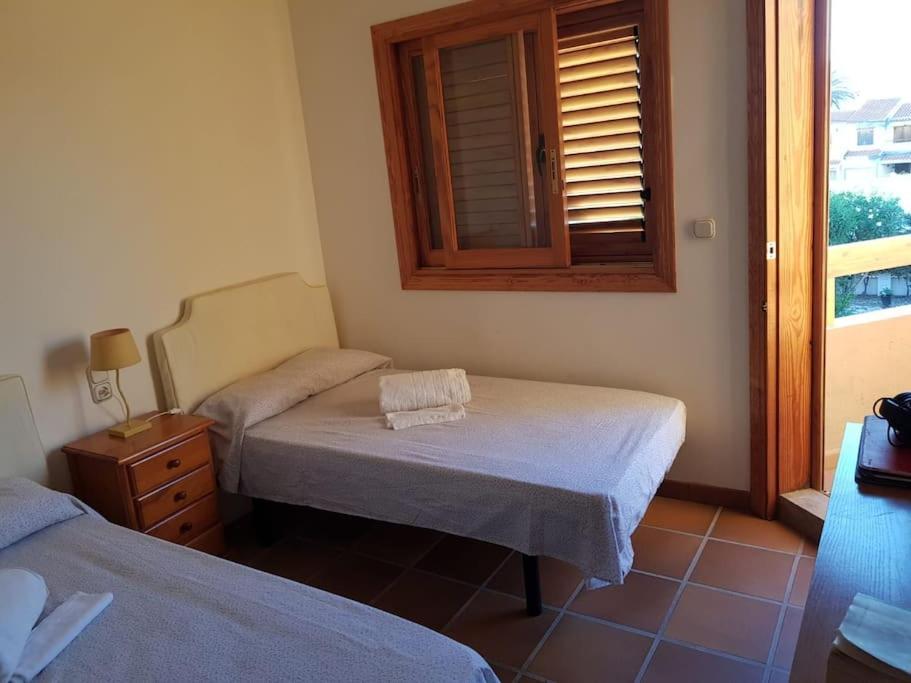 Chalet Adosado En La Playa De El Perellonet Con Piscina, Pista Tenis Valenza Esterno foto