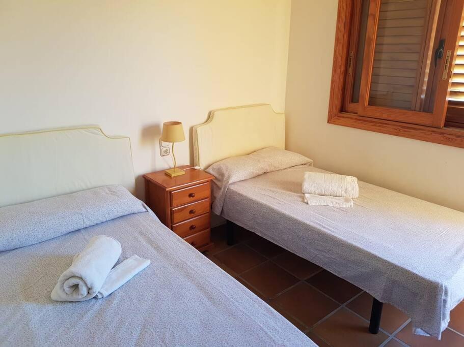 Chalet Adosado En La Playa De El Perellonet Con Piscina, Pista Tenis Valenza Esterno foto