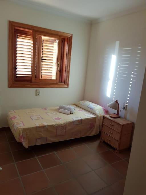 Chalet Adosado En La Playa De El Perellonet Con Piscina, Pista Tenis Valenza Esterno foto